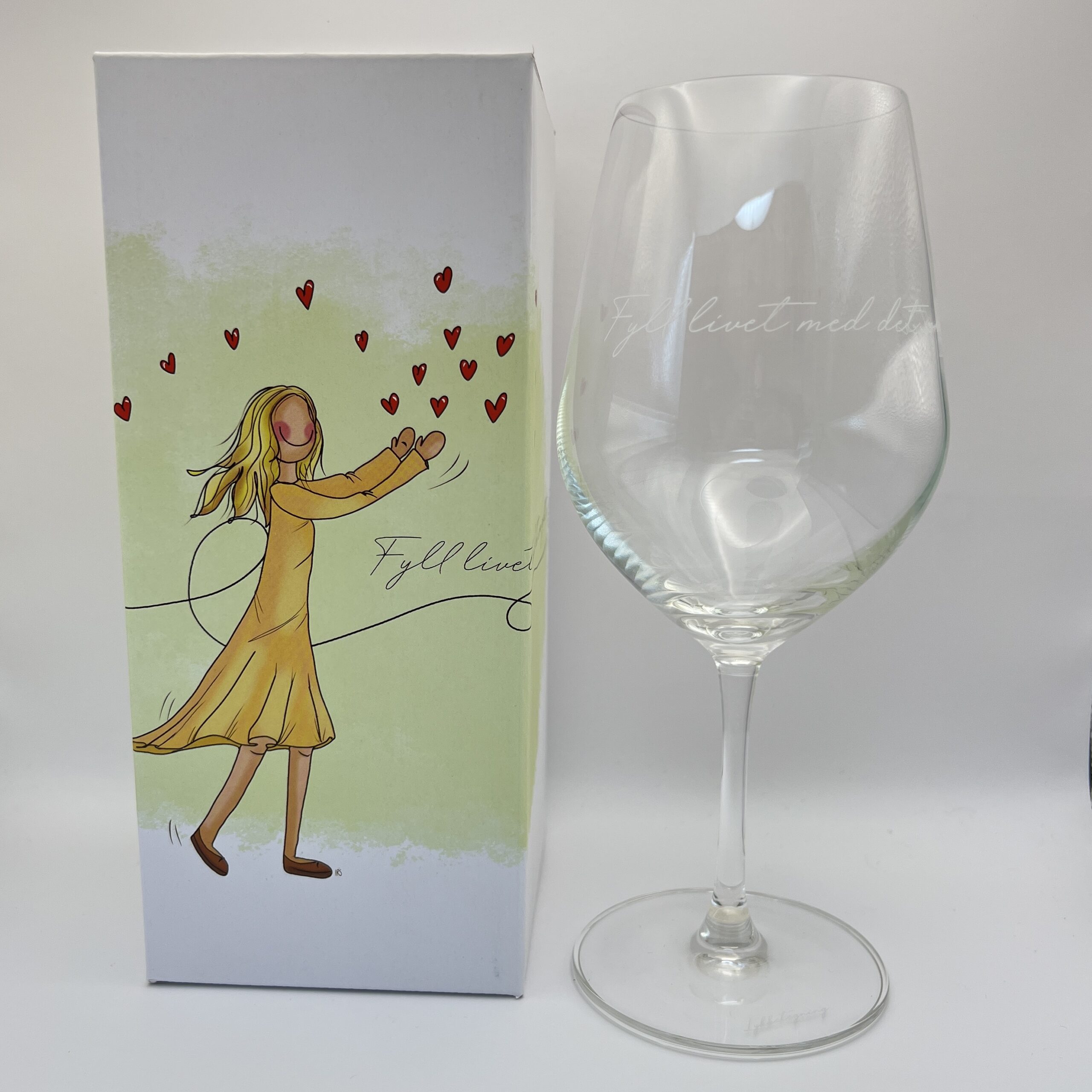 Vinglass fra Lykketegning "Fyll livet med det som godt er!